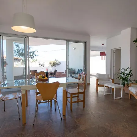 Peaceful Modern Beach Semesterbostad *